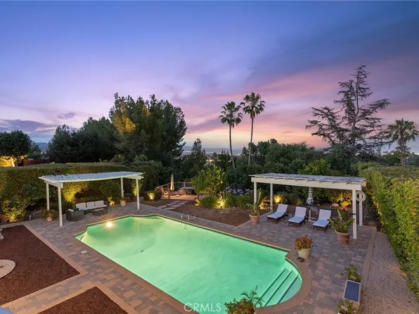 24217 Hatteras St, Woodland Hills, CA 91367