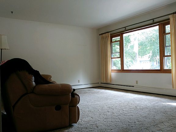 5th image of 200 Willowbrook Dr