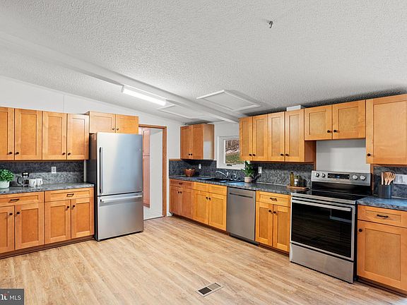 5th image of 103 Hower Ln
