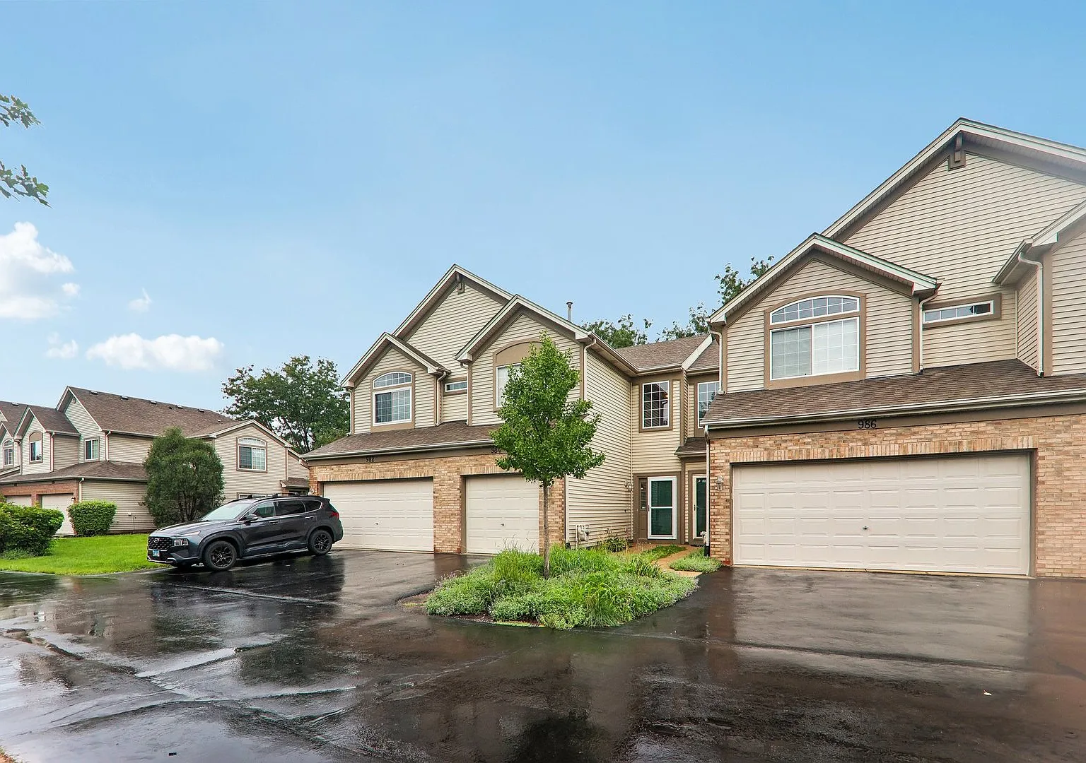 2 bed, 1.5 bath, 1213 sqft, $2,200 — Photo 3