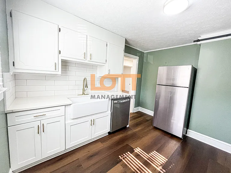 1 Hollywood Cir — Photo 9