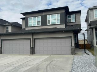 215 S Heritage Hts, Cochrane, AB T4C 3A7