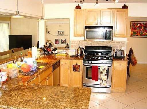 3rd image of 8841 Southampton Dr