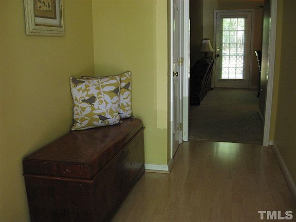 2nd image of 104 Lake Hollow Cir