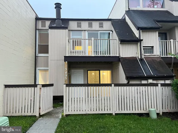 3895 El Camino Pl #14, Alexandria, VA 22309