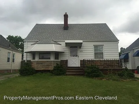 12913 Oak Park Blvd photo 1