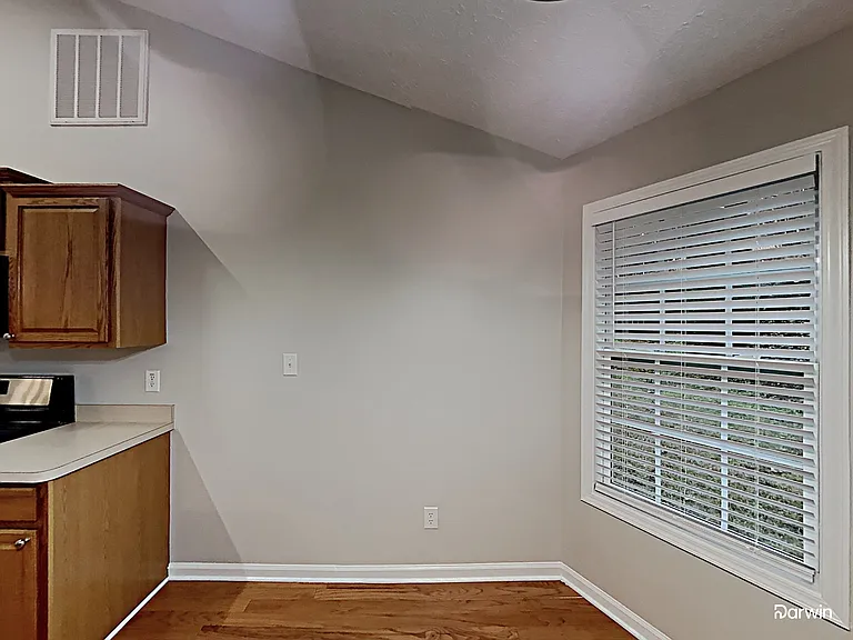 187 Alexis Dr — Photo 2