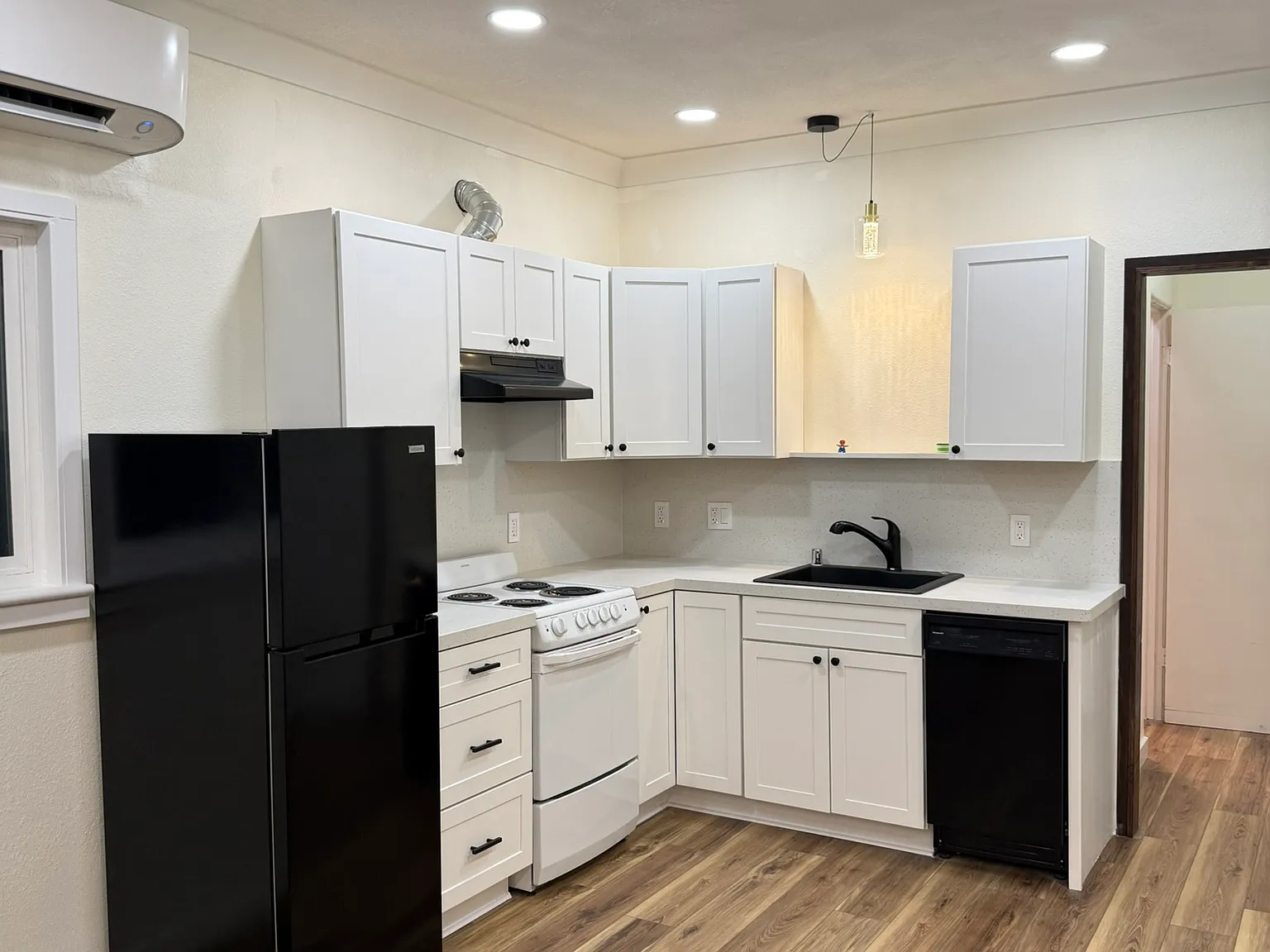 1 bed, 546 sqft, $1,950 — Photo 2