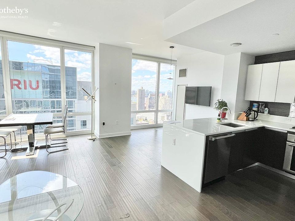1st image of 247 W 46th St APT 3002