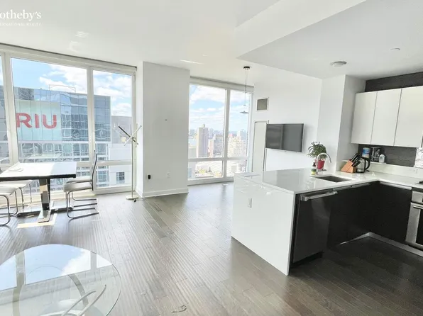 247 W 46th St APT 3002, New York, NY 10036
