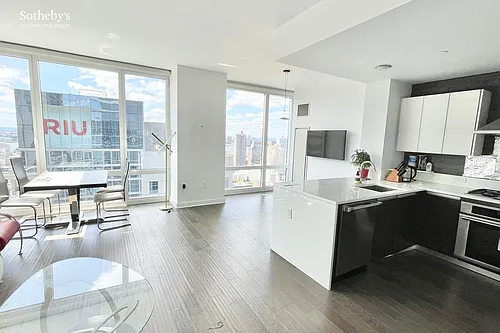 247 W 46th St Photo 1