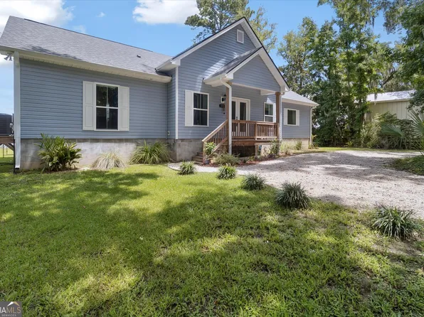 221 E 1st St, Midway, GA 31320