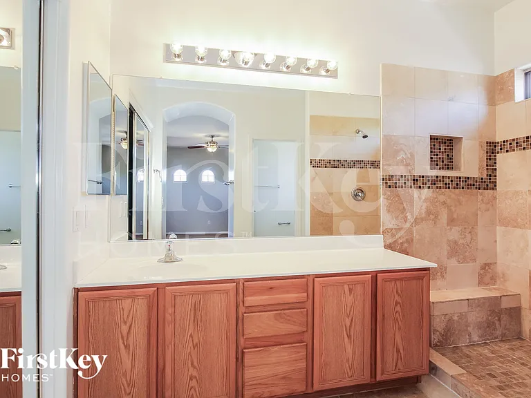 7803 S 5th Dr — Photo 12
