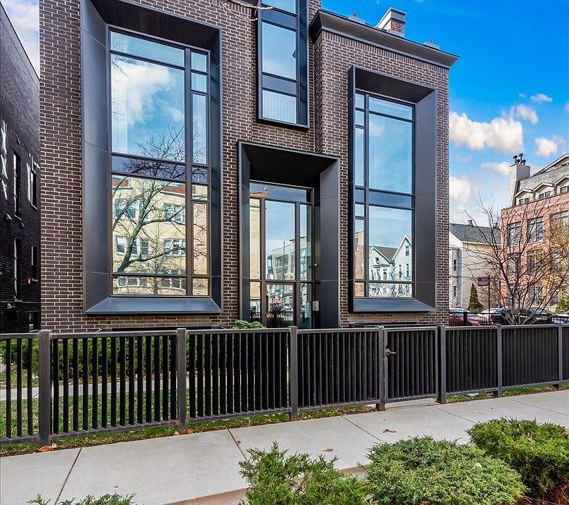 1st image of 2756 N Magnolia Ave #2S