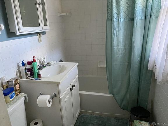 4th image of 808 Kercher St