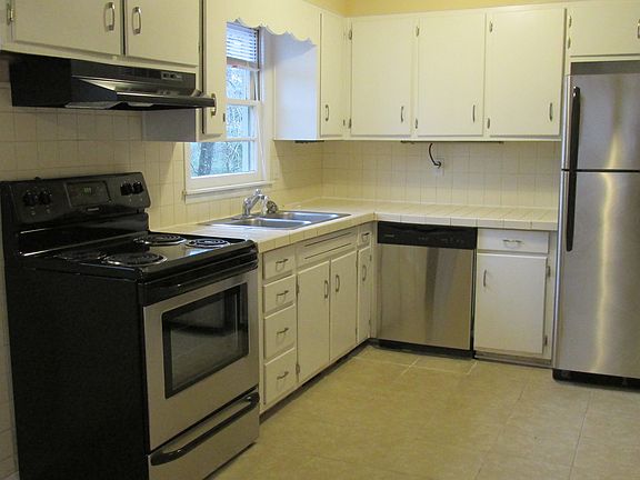 Kitchen with Stainless Steel Appliance Package