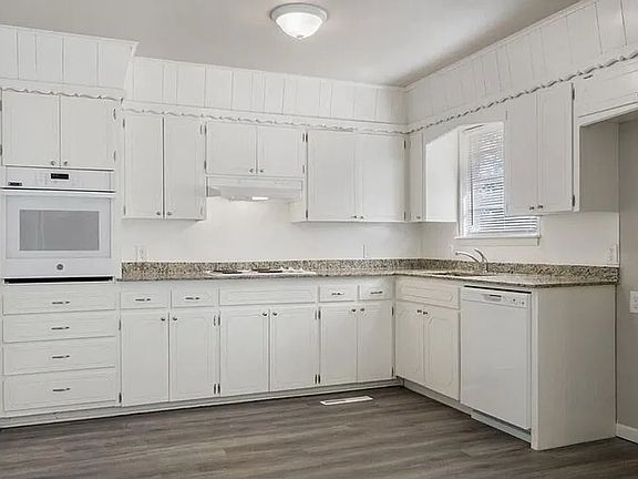 4th image of 12135 E 31st Pl