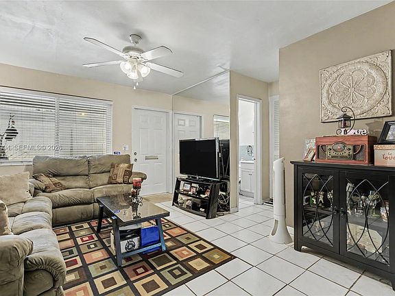 3rd image of 2516 Hayes St APT 10