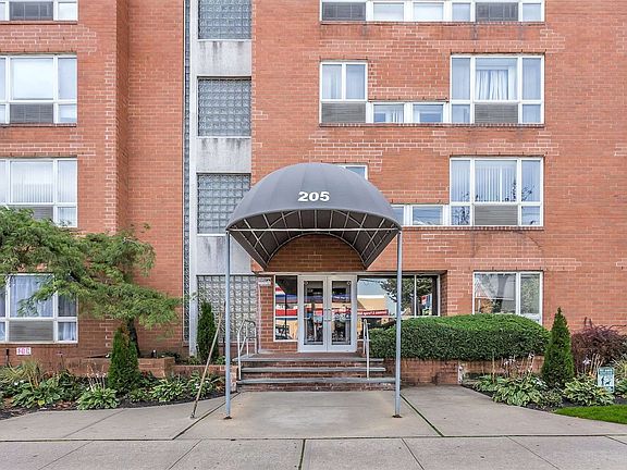 2nd image of 205 Mineola Blvd APT 4G