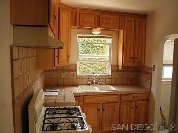 5th image of 4574-4576 Florida St