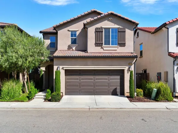 6220 E Sydney Dr, Fresno, CA 93727