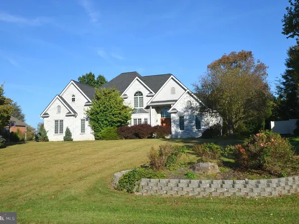 3280 Muirfield Dr, Chambersburg, PA 17202