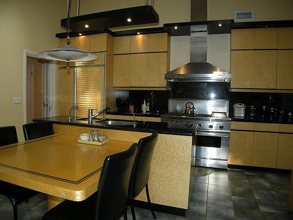 Kitchen w/ high-end appliances