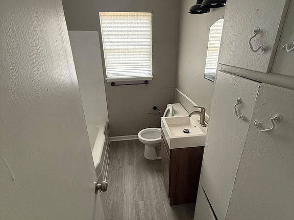 5th image of 3005 N Hill St
