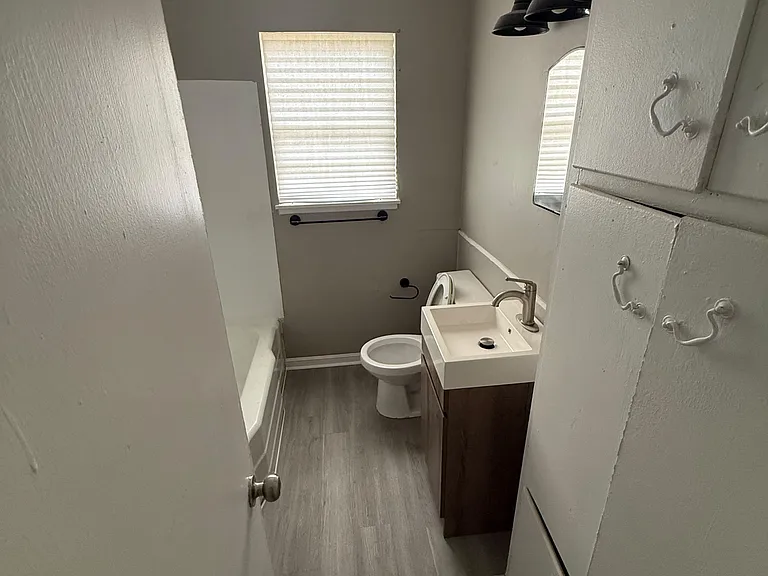 3005 N Hill St — Photo 5