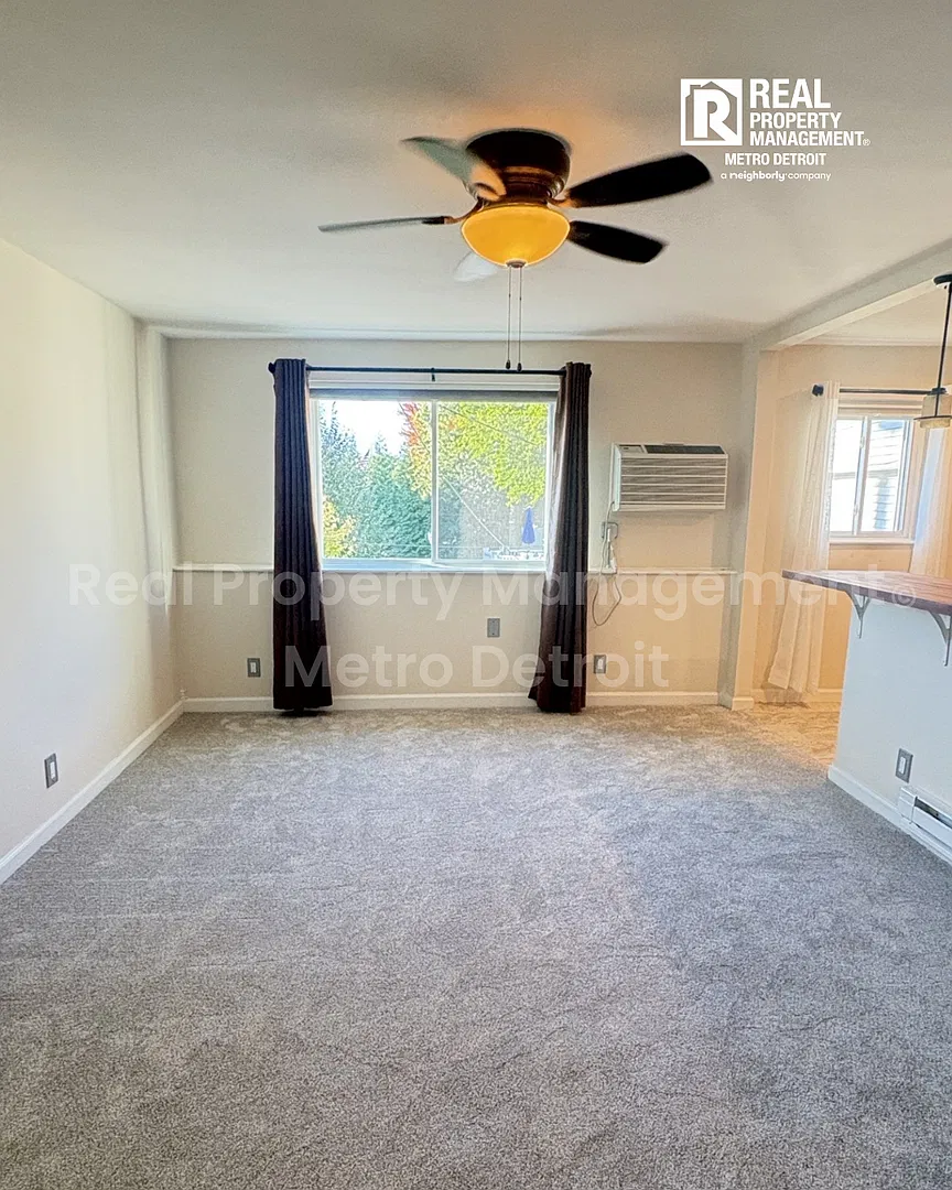Beautifully Renovated Downtown Apartment! — Photo 4