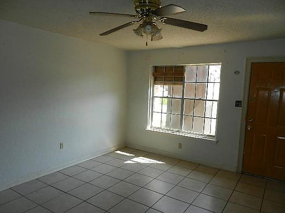 4th image of 984 Whispering Lake Dr