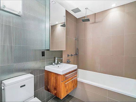 5th image of 26-26 Jackson Ave #404