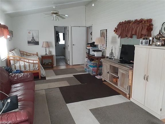 4th image of 4017 Crystal Lake Dr