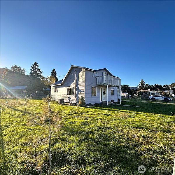 4th image of 502 Fir Street