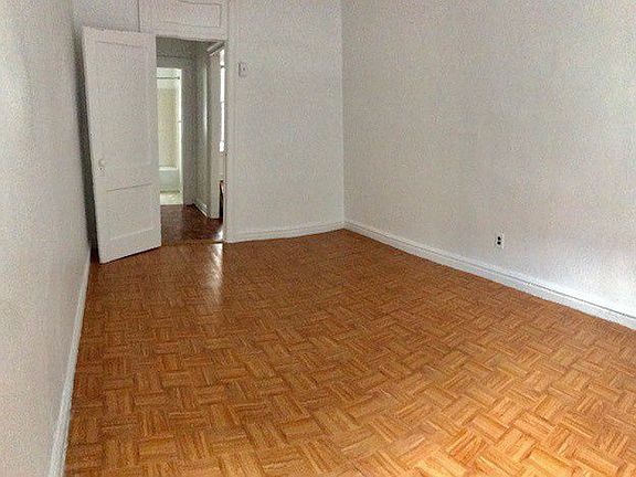 3rd image of 3547 34th St APT 2B