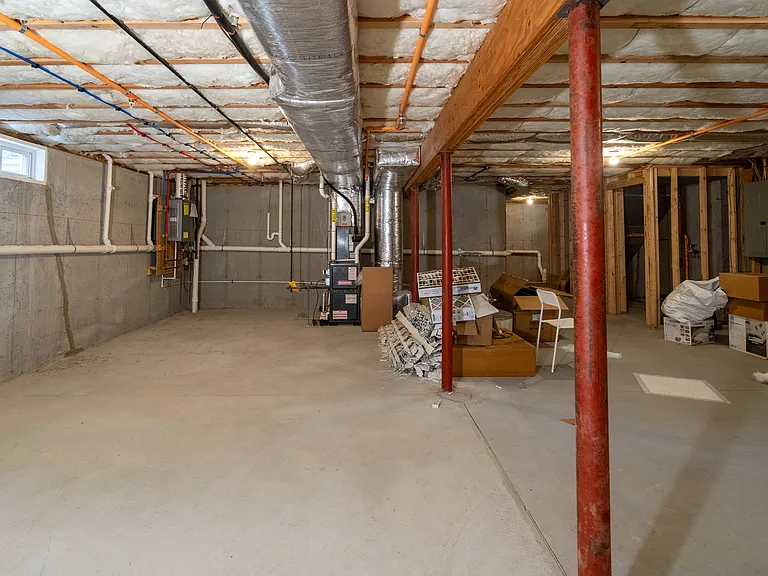4 Strauss Ln — Photo 23