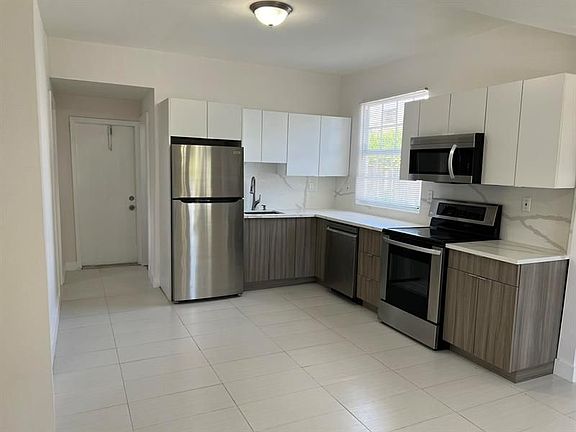 3rd image of 311 S J St #3