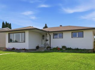 7819 132a Ave NW, Edmonton, AB T5C 2C4