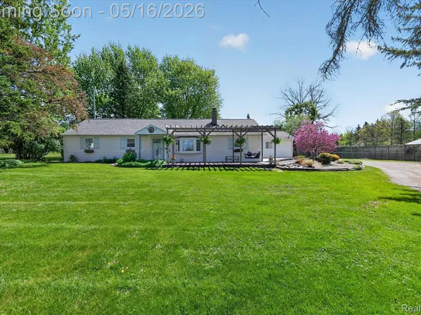 8081 Jennings Rd, Swartz Creek, MI 48473