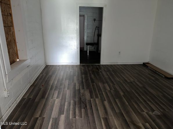 jackson-mississippi-440881252 picture