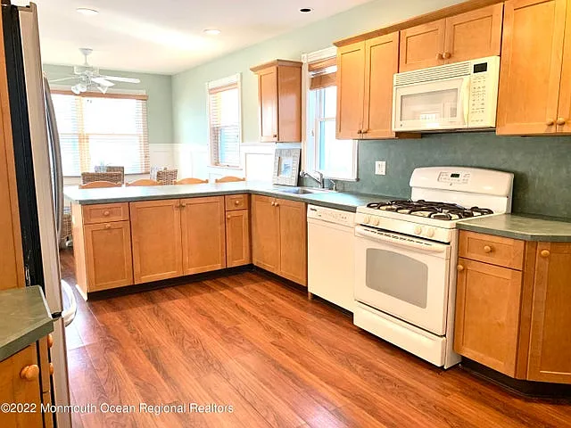 209 4th Ave — Photo 11