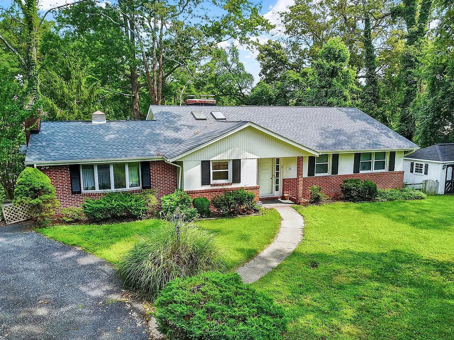 15 Sloan Ln — Photo 4