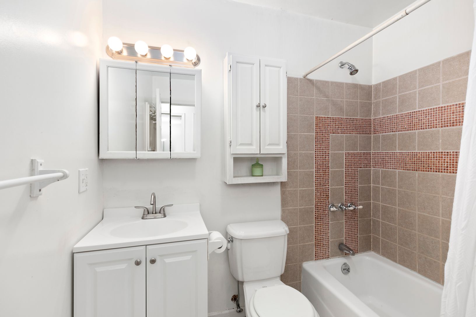  Main full bath