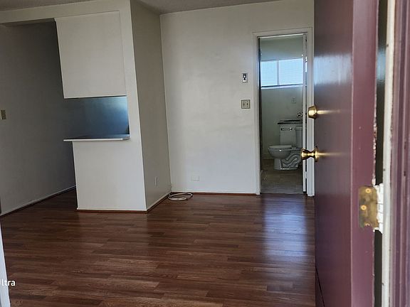 4th image of 7116 Woodman Ave #7