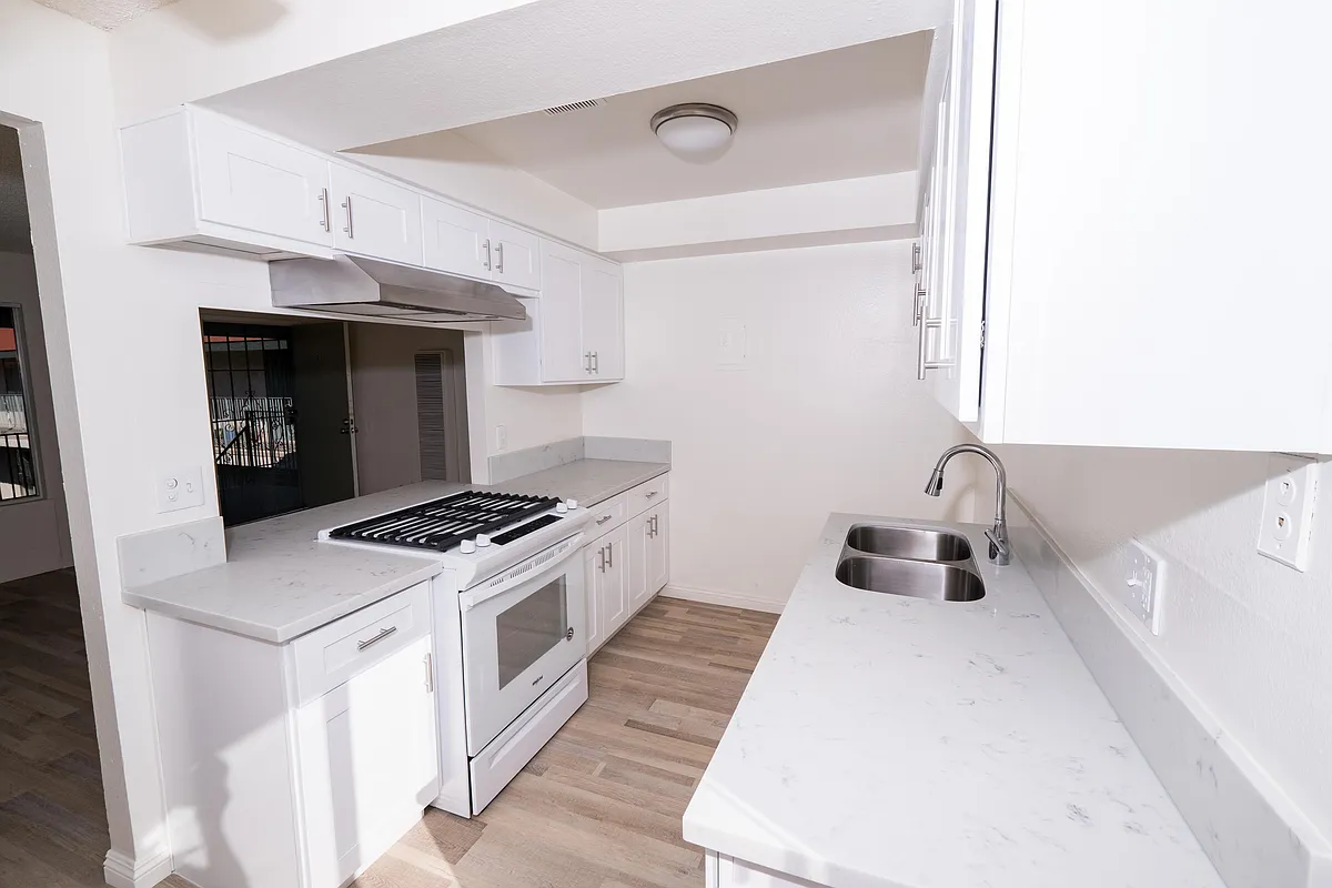 Kitchen - Pioneer Plaza
