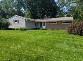3844 Chaucer Ln, Youngstown, OH
