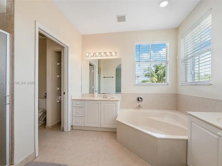 20255 SW 129th Ave — Photo 7