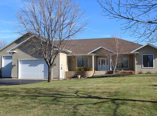 12936 Prairiewood Dr, Aberdeen, SD 57401