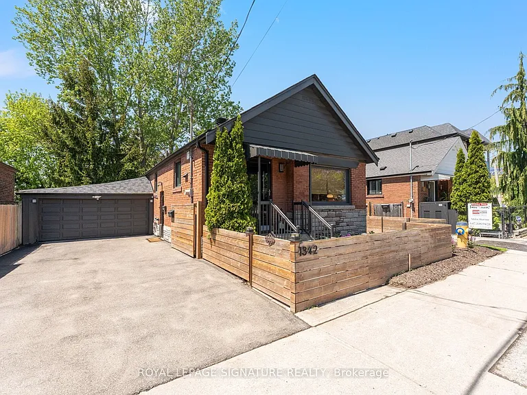 1342 Victoria Park Ave — Photo 28