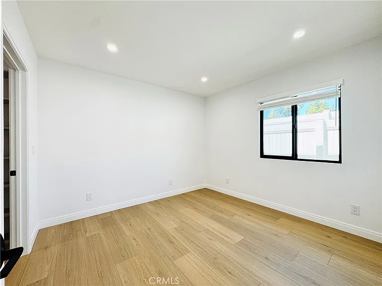 7742 Vassar Ave — Photo 10